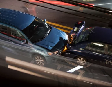 Miniatura: Ufać, ufać i sprawdzać, czy nie ufać? Co...