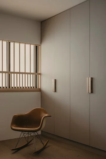 Przytulny minimalizm, projekt wnętrza Right Angle Studio 