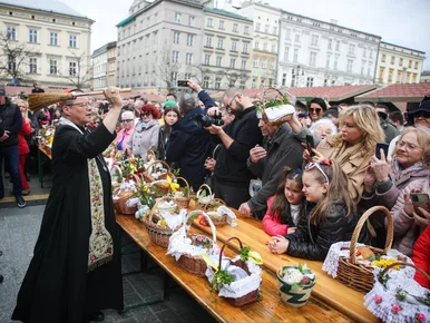 Miniatura: Słowa kardynała Rysia poruszyły tłumy....