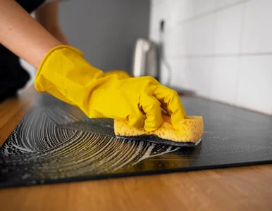 Miniatura: Te smugi na płycie to nie brud. Większość...