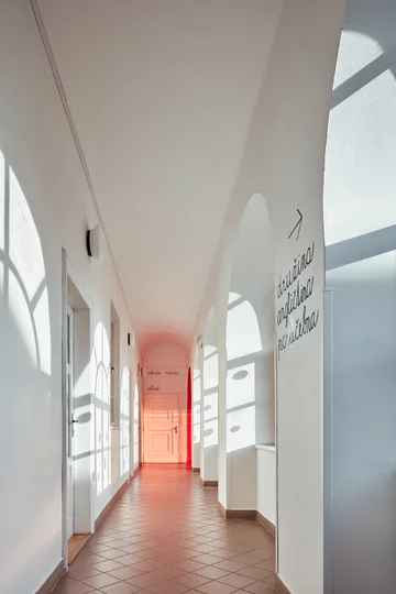 Podstawówka w dawnej plebanii, projekt Public Atelier oraz FUUZE Linka, szkoła, plebania