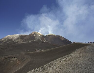 Miniatura: Kolejny wybuch Etny, wulkan się zmienia