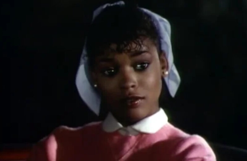 Ola Ray w teledysku do piosenki „Thriller” Michaela Jacksona 