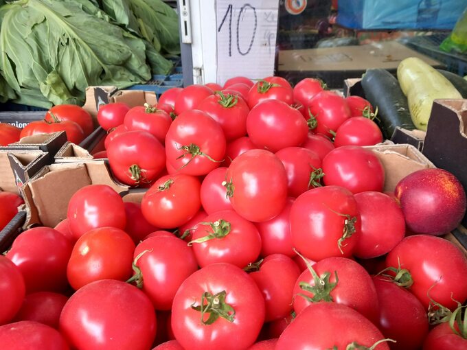 Ceny pomidorów malinowych na bazarze