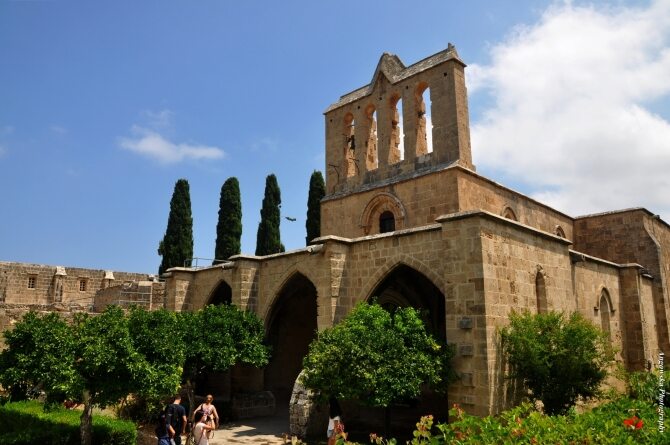Bellapais Abbey, Kyrenia (fot. Sara Angowska)