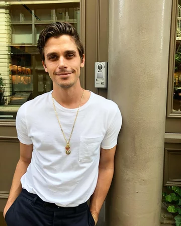 Antoni Porowski 