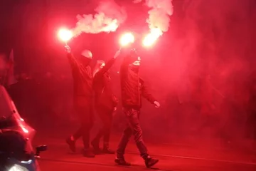 Marsz Niepodległości – zdjęcia policji. Znasz te osoby? Zgłoś się lub zadzwoń na policję 