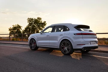 Nowe Porsche Cayenne Turbo E-Hybrid 