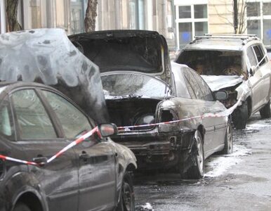 Miniatura: Kto podpalał auta w stolicy? Podejrzany...
