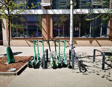 Miniatura: Warszawa chce „cywilizować” hulajnogi na...