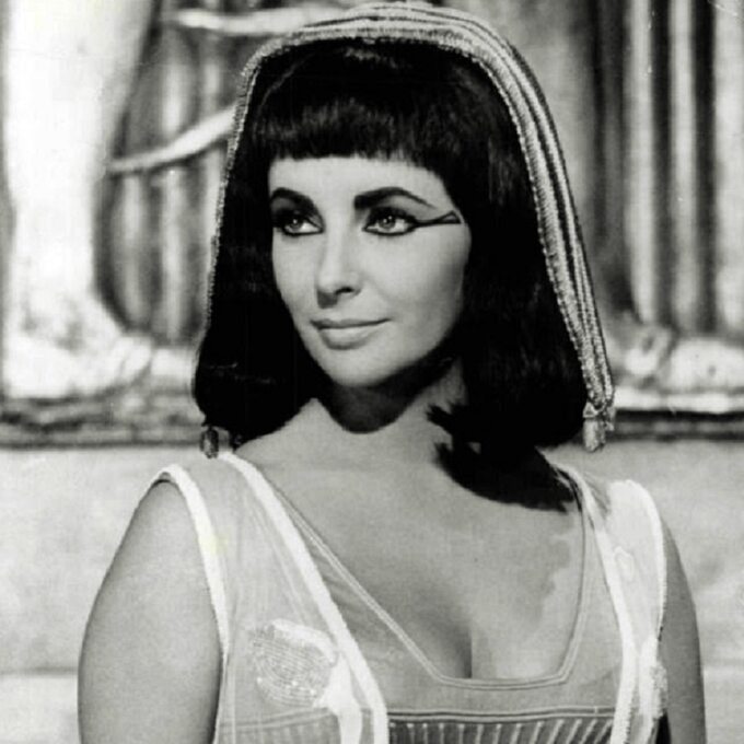 Elizabeth Taylor jako Kleopatra