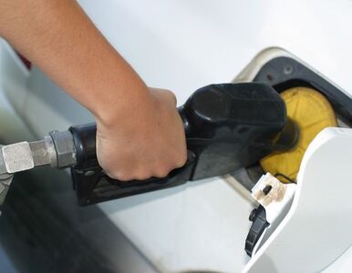 Miniatura: Orlen obniża ceny paliw. Benzyna tańsza o...