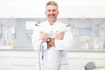 Dr Bartosz Pawlikowski