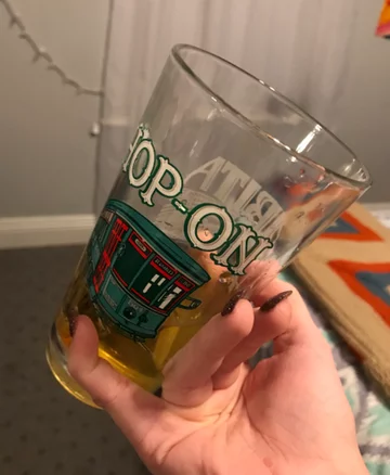 "Jaki jest najgorszy sposób trzymania drinka" 