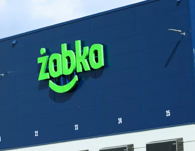 Miniatura: Żabka nie zwalnia tempa. Gigantyczna...