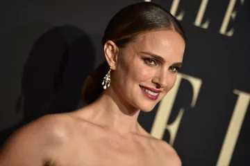 Natalie Portman Jej rodzice są Żydami: ojciec jest potomkiem emigrantów z Polski i Rumunii, zaś matka z Austrii i Rosji.