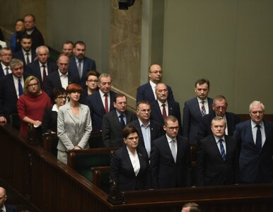 Miniatura: Sondaż: Większość Polaków źle ocenia...