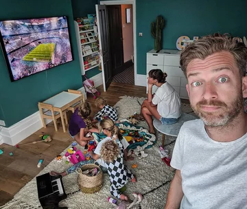 Simon Hooper z rodziną 