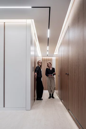 Zajrzyj do apartamentu, który koi zmysły i inspiruje do zmian 