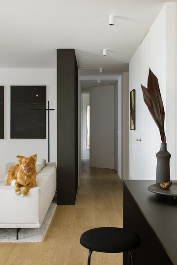 Mieszkanie z&nbsp;czarną kuchnią, proj. Studio Ony-X