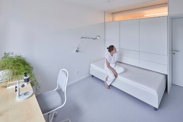 Minimalistyczne mieszkanie w bloku, projekt RDTH architekti 