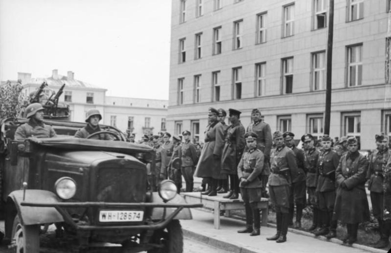 Defilada przed Heinzem Guderianem i Siemionem Kriwoszeinem w Brześciu nad Bugiem (22 września 1939 r.) 