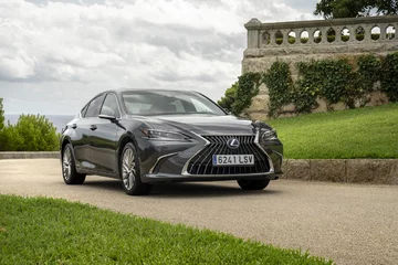 Lexus ES 300h 