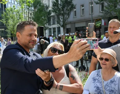 Miniatura: Chcą odwołać prezydenta Warszawy, chwalą...