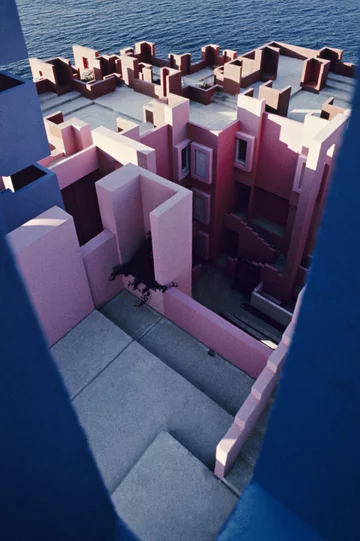 La Muralla Roja, osiedle projektu Ricardo Bofill Taller de Arquitectura Ricardo Bofill, La Muralla Roja