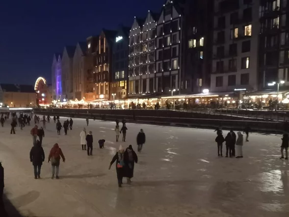 Miniatura: Zamarznięta rzeka to nie lodowisko. Jeden...