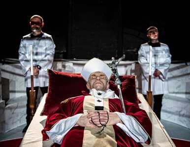 „Śmierć Jana Pawła II”. Radny PiS chce usunięcia spektaklu z repertuaru