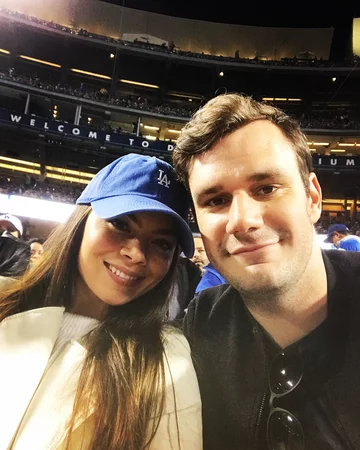 Cooper Hefner i Scarlett Byrne 