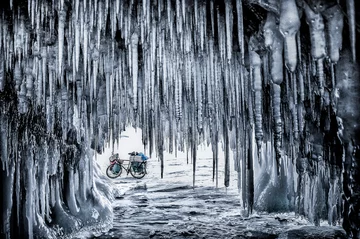 odowa jaskinia, zdjęcie nagrodzone w światowym konkursie Travel Photographer of the Year w kategorii najlepsze zdjęcie pojedyncze - ziemia, powietrze, ogień, woda (fot.Jakub Rybicki)