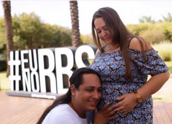 Miniatura: Brazylijka urodziła dzieci swojemu synowi