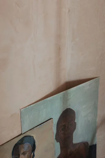 Śródziemnomorski klimat w pochmurnym Londynie, projekt Red Deer downloadfor.press, red deer