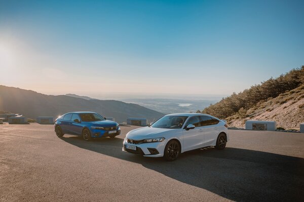 Miniatura: Honda Civic e:HEV