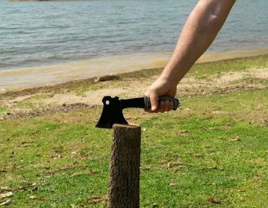 Miniatura: Wyjął siekierę na plaży. Takiej akcji w...