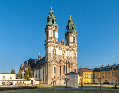 Miniatura: Idą modlić się za Nawrockiego. Pielgrzymi...