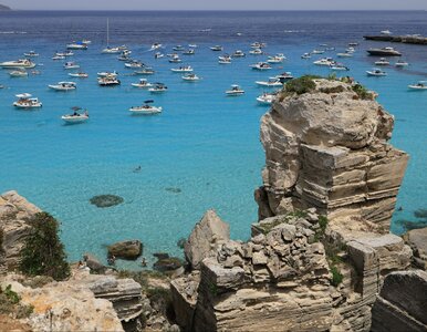 Miniatura: Zatłoczone Santorini to już przeszłość. Ta...