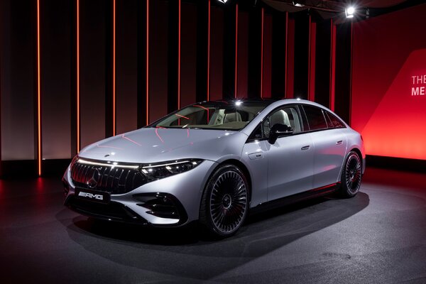 Miniatura: Mercedes-AMG EQS 53 4MATIC+