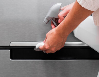 Miniatura: Rozpuszczają warstwę ochronną inox i...