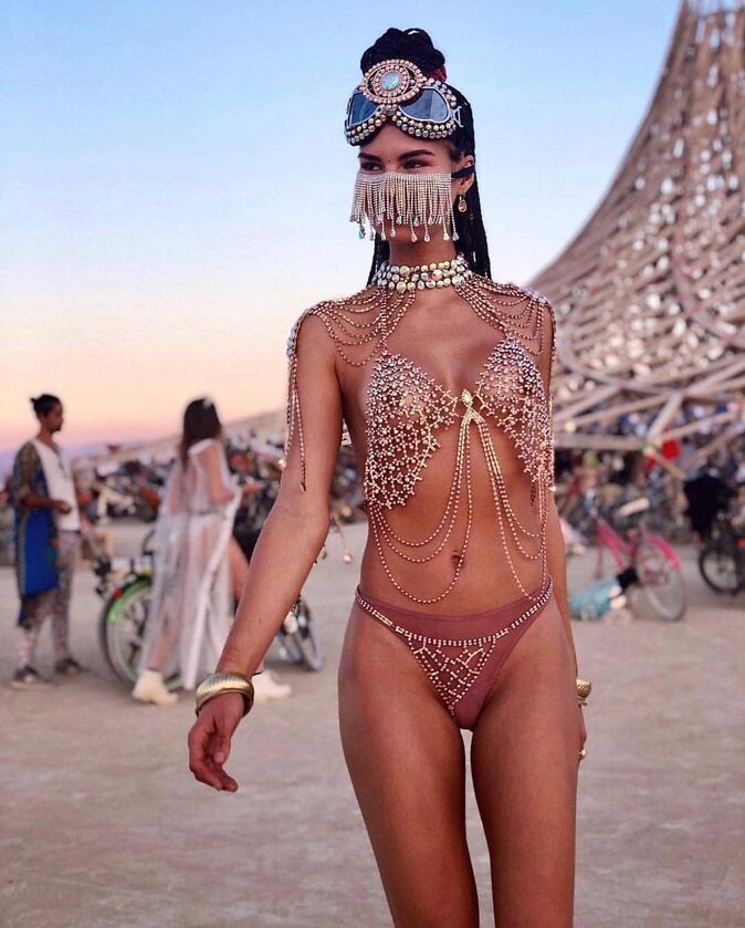 Uczestniczka festiwalu Burning Man 