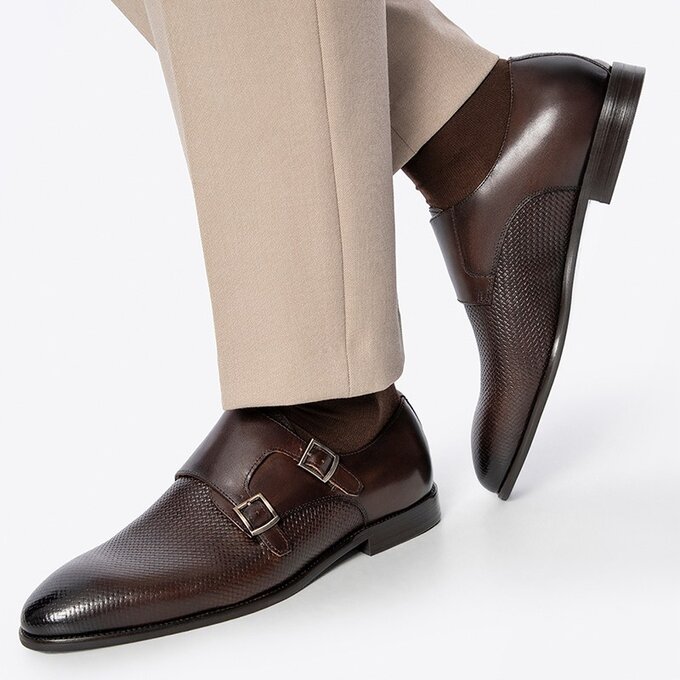 Brązowe p&oacute;łbuty z&nbsp;naturalnej sk&oacute;ry