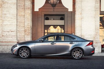 Lexus IS &ndash; historia modelu