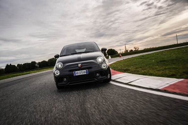 Miniatura: Abarth 695 75° Anniversario