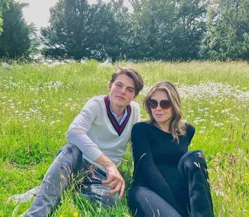 Damian Hurley z mamą Elizabeth Hurley 