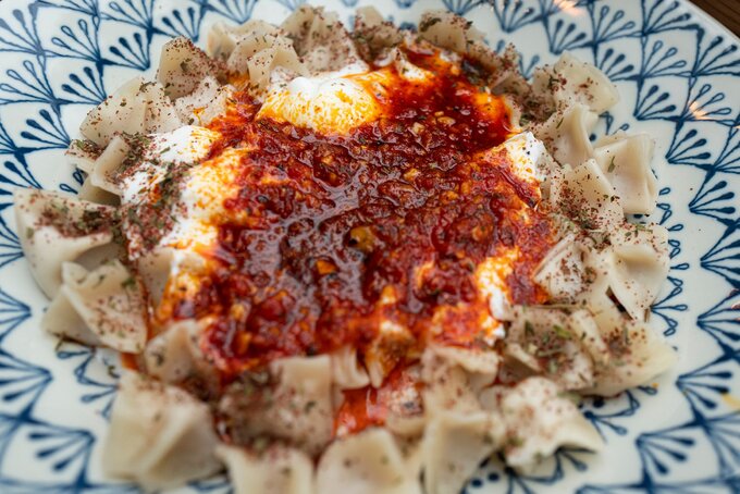 Tradycyjne tureckie pierogi mantı