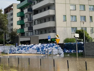 Tak Wrocław walczy z falą powodziową 