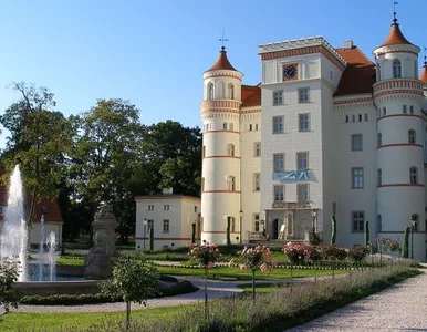 Miniatura: "Faust" Radziwiłła w pałacu i plenerze w...