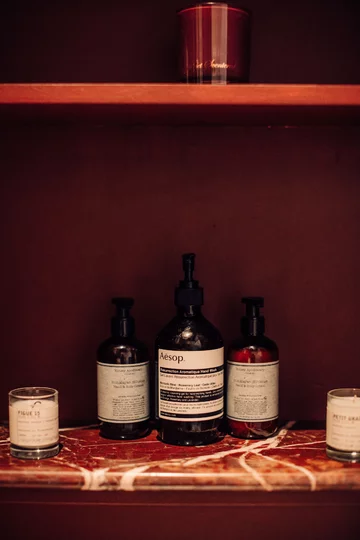 Wnętrza w wakacyjnym klimacie, projekt Red Deer downloadfor.press, Red Deer